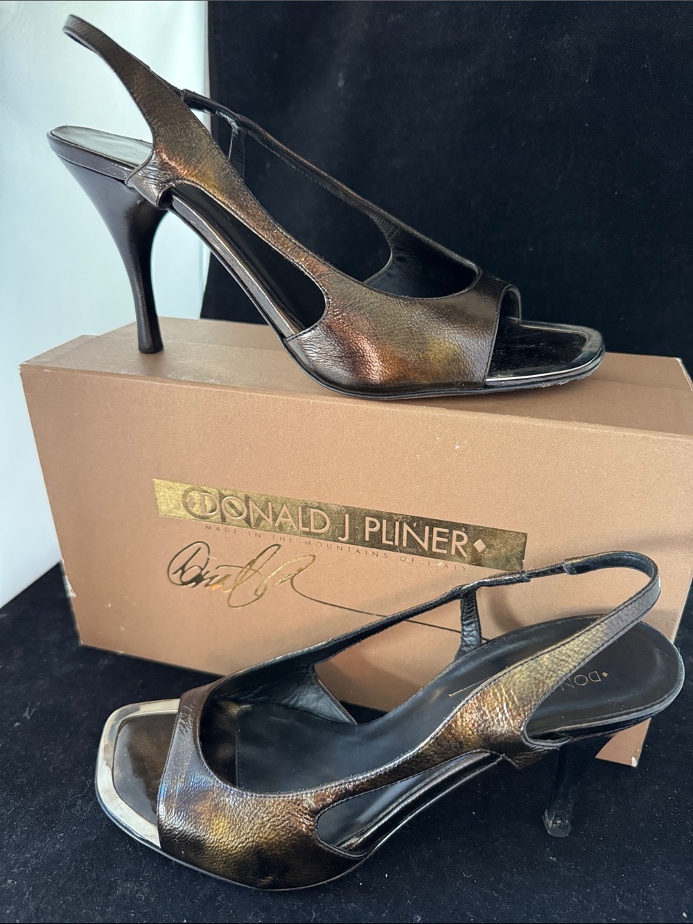 DONALD J. PLINER Bronze Metallic Leather Open-Toe Slingback Heels - Size 9M